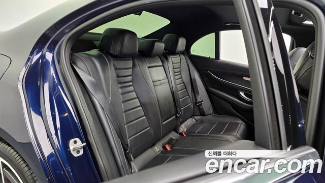 Mercedes-Benz E-Class (W213) E220d 4MATIC AMG Line 2021 — фото 12