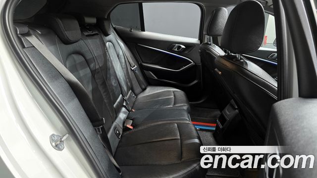 BMW 1 Series (F40) 120i Sports 2022 — фото 12