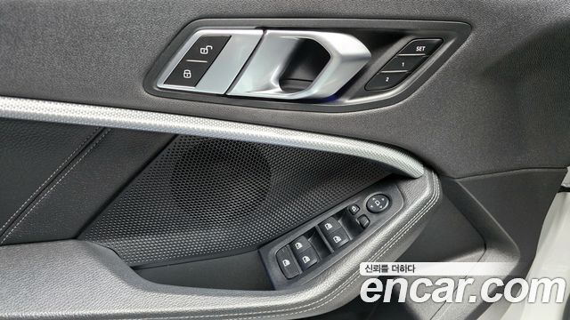 BMW 1 Series (F40) 120i Sports 2022 — фото 17