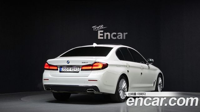 BMW 5 Series (G30) 520i Luxury 2023 — фото 2