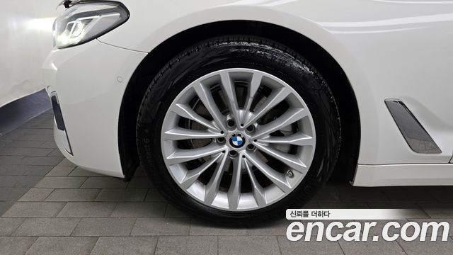 BMW 5 Series (G30) 520i Luxury 2023 — фото 5
