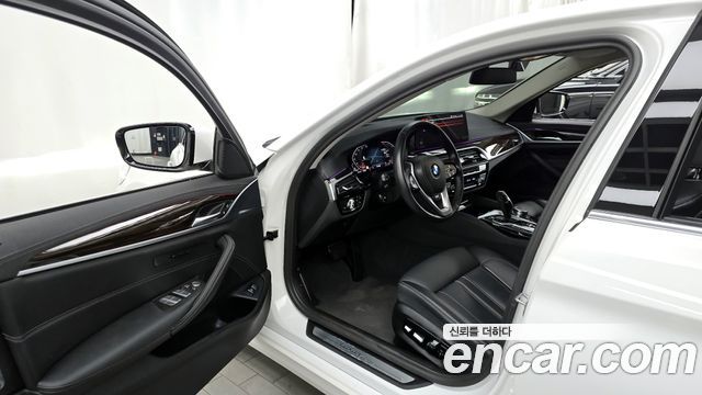 BMW 5 Series (G30) 520i Luxury 2023 — фото 10