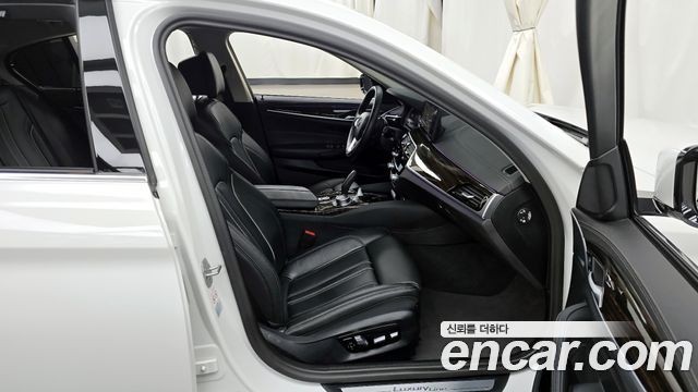 BMW 5 Series (G30) 520i Luxury 2023 — фото 11