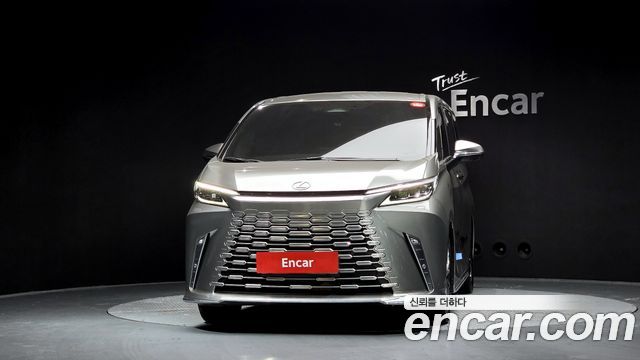Lexus LM (II) 500h Royal 2025 — фото 3