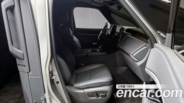 Lexus LM (II) 500h Royal 2025 — фото 11