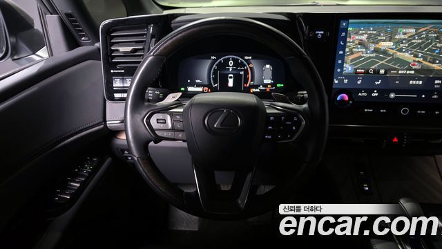 Lexus LM (II) 500h Royal 2025 — фото 13