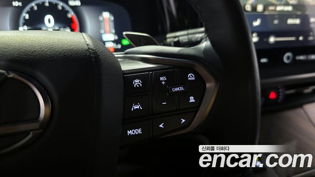Lexus LM (II) 500h Royal 2025 — фото 18