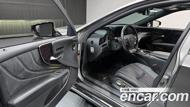 Lexus LS500 (V) 3.5 Luxury AWD 2021 — фото 11