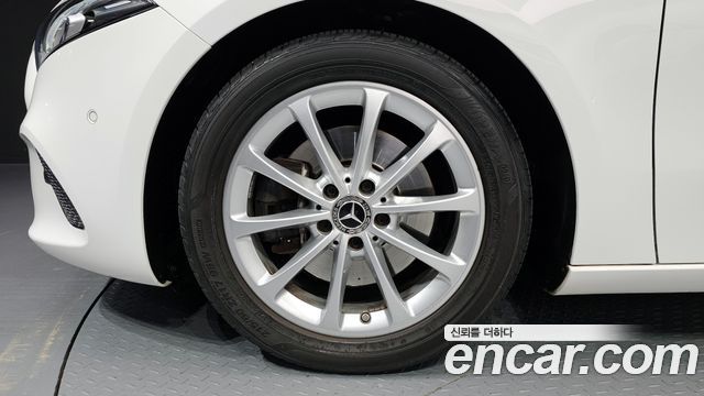Mercedes-Benz A-Class (W177) A220 Sedan 2020 — фото 5