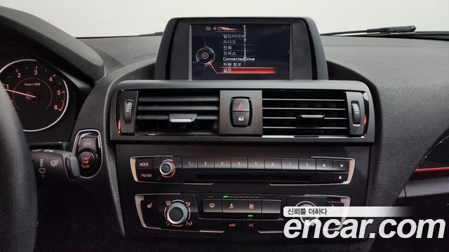BMW 1 Series (F20) 118d Sport 5Door 2015 — фото 16