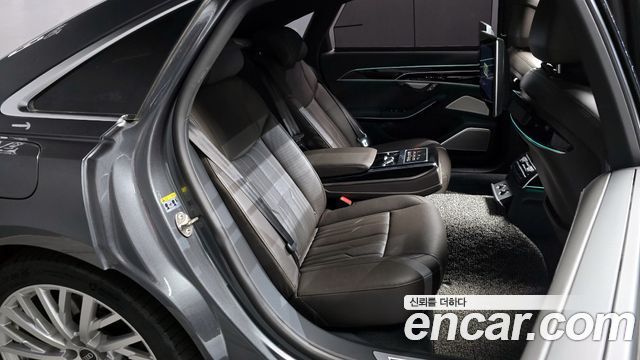 Audi A8 (D5) 55 TFSI Quattro LWB 2021 — фото 12