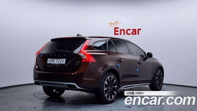 Volvo V60 Cross Country T5 AWD 2016 — фото 2