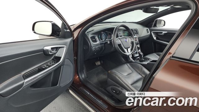 Volvo V60 Cross Country T5 AWD 2016 — фото 10
