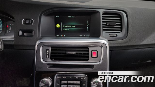 Volvo V60 Cross Country T5 AWD 2016 — фото 16