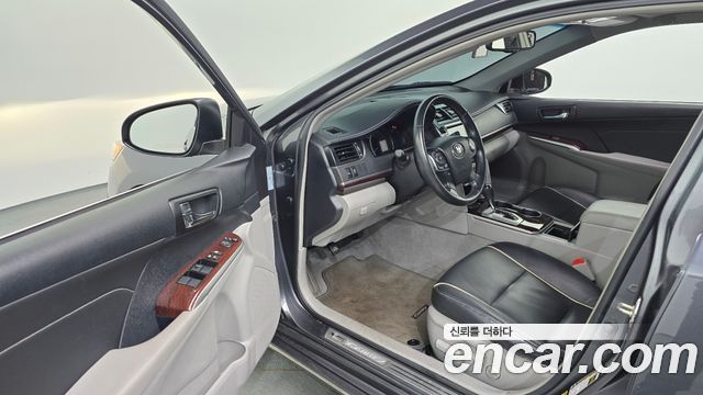 Toyota Camry 2.5 XLE 2013 — фото 10