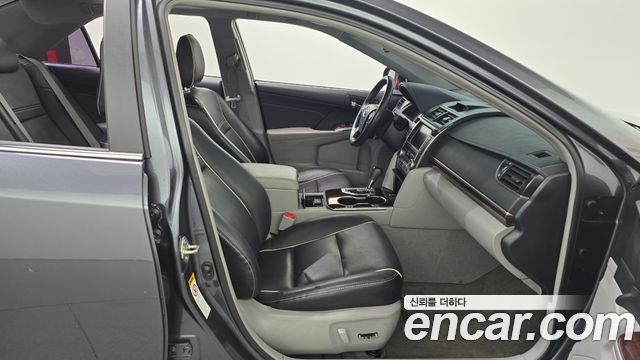 Toyota Camry 2.5 XLE 2013 — фото 11