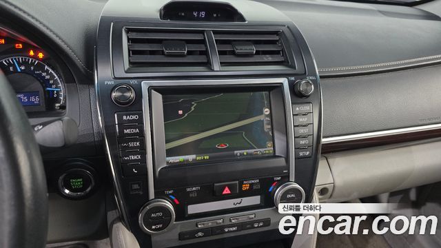Toyota Camry 2.5 XLE 2013 — фото 14