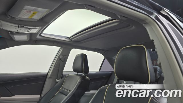 Toyota Camry 2.5 XLE 2013 — фото 19