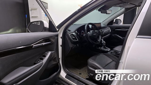 Kia Seltos Gasoline 1.6 Turbo 2WD Signature 2023 — фото 10