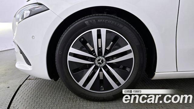 Mercedes-Benz A-Class (W177) A220 Sedan 2021 — фото 5