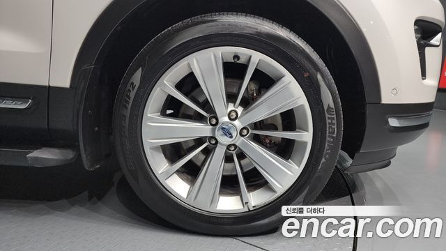 Ford Explorer 2.3 Limited 4WD 5th 2018 — фото 5