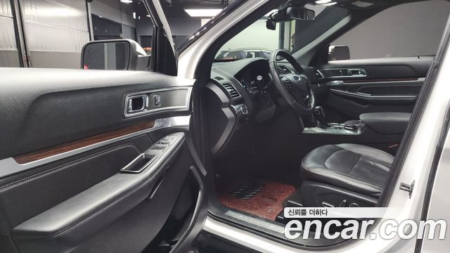 Ford Explorer 2.3 Limited 4WD 5th 2018 — фото 10