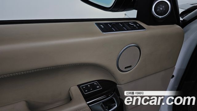 Land Rover Range Rover (IV) 4.4 SDV8 Vogue SE DIESEL 2016 — фото 18