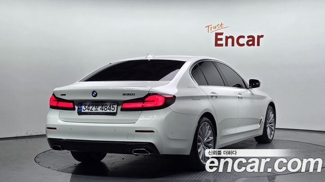 BMW 5 Series (G30) 530i xDrive Luxury 2023 — фото 2