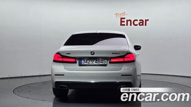 BMW 5 Series (G30) 530i xDrive Luxury 2023 — фото 4