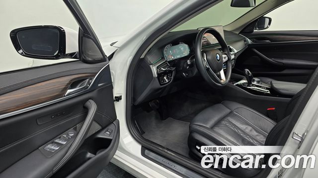 BMW 5 Series (G30) 530i xDrive Luxury 2023 — фото 11
