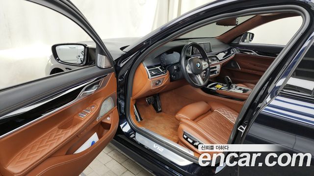 BMW 7 Series (G11) M760Li xDrive 2022 — фото 10