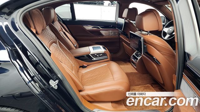 BMW 7 Series (G11) M760Li xDrive 2022 — фото 16
