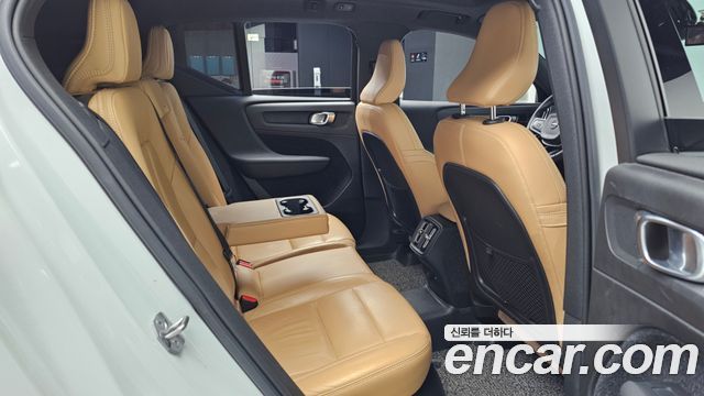Volvo XC40 T4 Inscription 2020 — фото 16