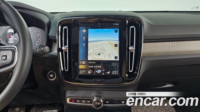 Volvo XC40 T4 Inscription 2020 — фото 18