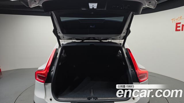 Volvo XC40 T4 Inscription 2020 — фото 24