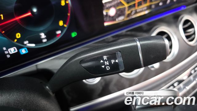 Mercedes-Benz E-Class (W213) E220d 4MATIC AMG Line 2021 — фото 9