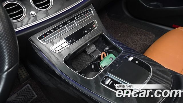 Mercedes-Benz E-Class (W213) E220d 4MATIC AMG Line 2021 — фото 17