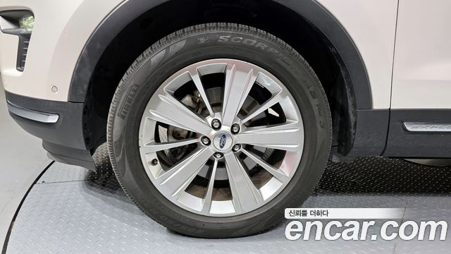 Ford Explorer 2.3 Limited 4WD 5th 2019 — фото 5