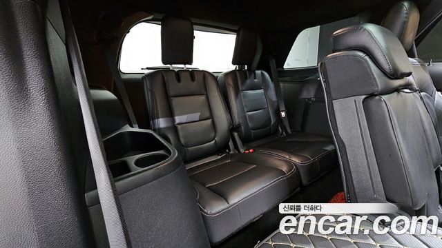 Ford Explorer 2.3 Limited 4WD 5th 2019 — фото 12