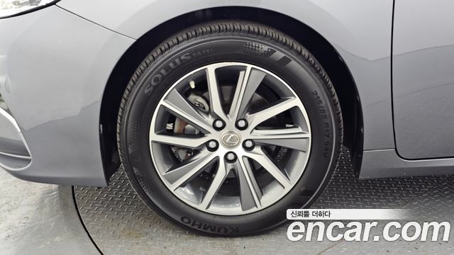 Lexus ES300h Supreme+ XV60 2018 — фото 5