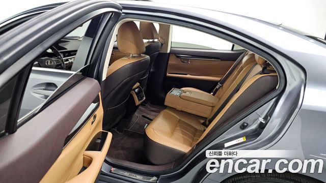 Lexus ES300h Supreme+ XV60 2018 — фото 12