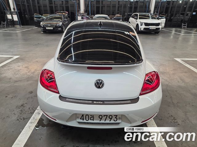 Volkswagen Beetle 2.0 TDI Premium 3rd 2014 — фото 4
