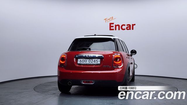 MINI Cooper D 5Door HIGH 3rd 2016 — фото 4