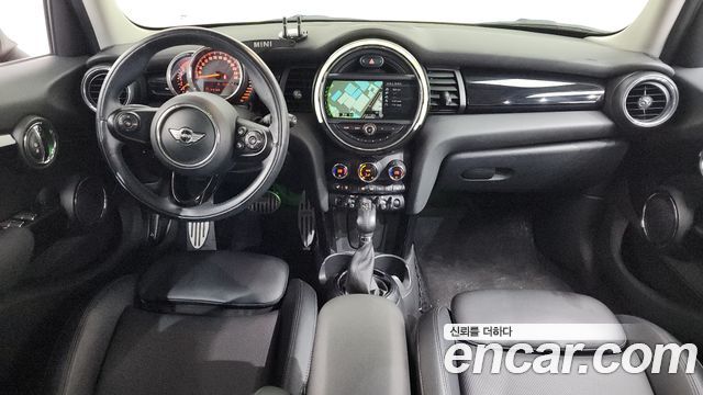 MINI Cooper D 5Door HIGH 3rd 2016 — фото 7