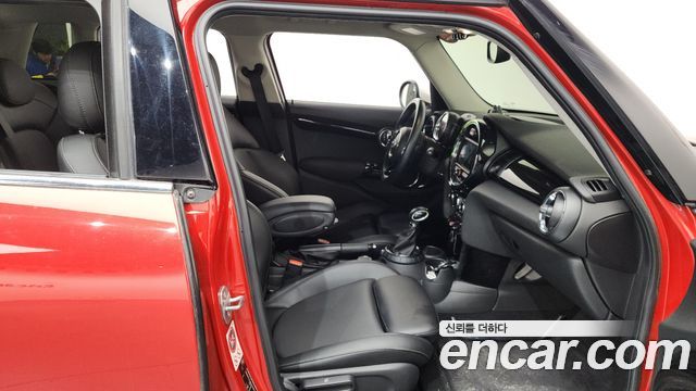 MINI Cooper D 5Door HIGH 3rd 2016 — фото 11
