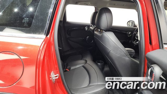 MINI Cooper D 5Door HIGH 3rd 2016 — фото 12
