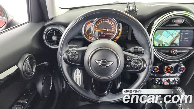 MINI Cooper D 5Door HIGH 3rd 2016 — фото 13