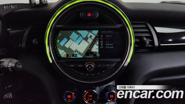 MINI Cooper D 5Door HIGH 3rd 2016 — фото 16