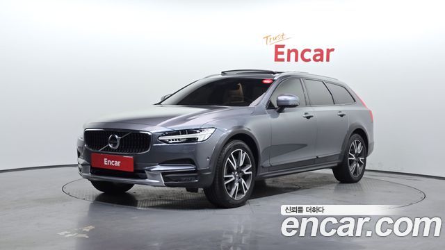 Volvo V90 Cross Country T5 Pro AWD 2019 — фото 1