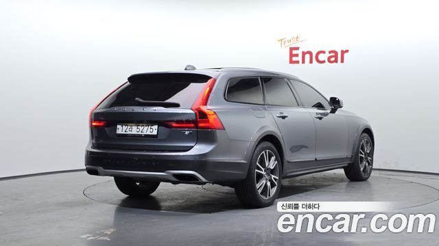 Volvo V90 Cross Country T5 Pro AWD 2019 — фото 2